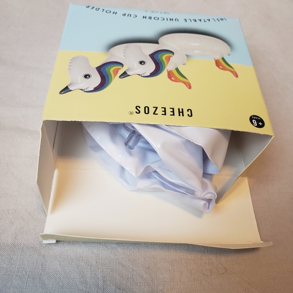 ♦️$10 ADD ON / BNIB Inflatable Unicorn Cup Holders Cheezos Summer Fun - Picture 4 of 4